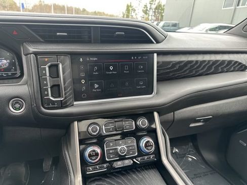 Used 2024 GMC Yukon XL Denali AWD/4WD image 30