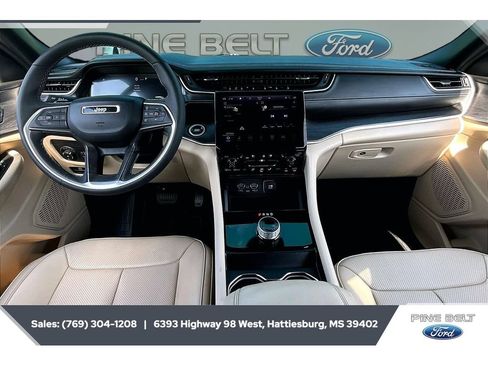 Used 2025 Jeep Grand Cherokee L Limited w/ Luxury Tech Group II RWD image 13