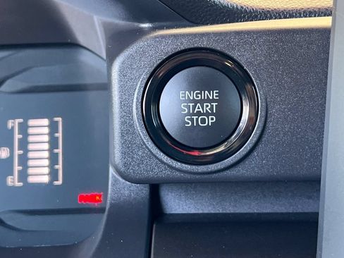 Certified 2025 Toyota Tacoma SR5 AWD/4WD image 25