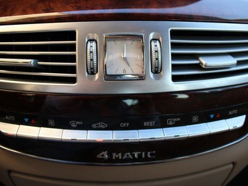 Used 2013 Mercedes-Benz S 550 4MATIC image 31