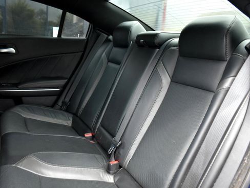 Used 2017 Dodge Charger R/T w/ Premium Group image 20