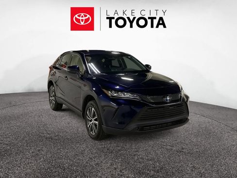 Used 2022 Toyota Venza LE image 11