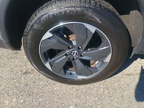 Used 2024 Nissan Rogue SV AWD/4WD image 11