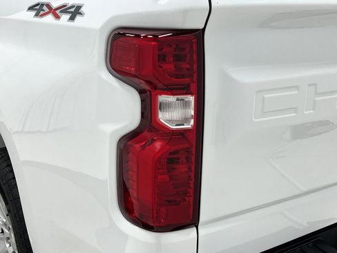 Used 2020 Chevrolet Silverado 1500 LT w/ Convenience Package AWD/4WD image 34