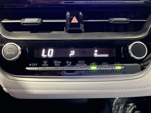 Certified 2025 Toyota Corolla SE FWD image 33