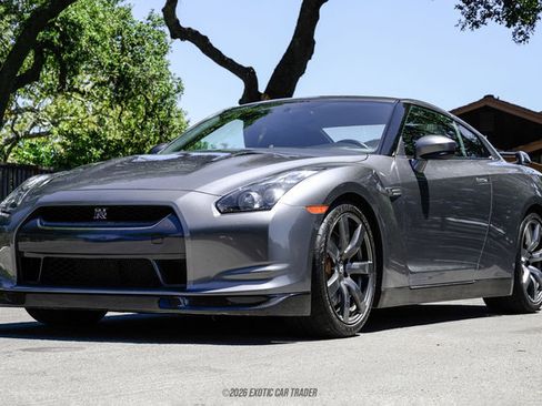 Used 2011 Nissan GT-R Premium AWD/4WD image 12