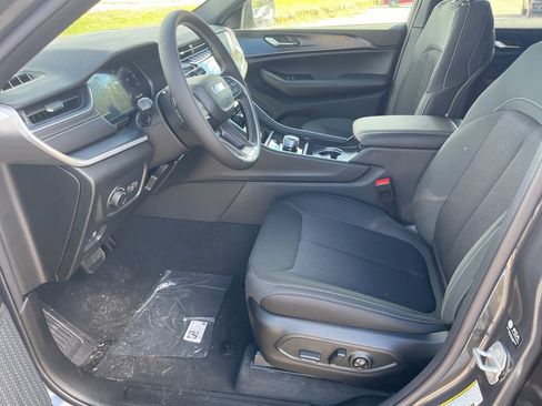 New 2025 Jeep Grand Cherokee Laredo X image 19