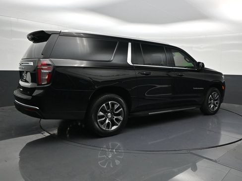 Used 2023 Chevrolet Suburban LT RWD image 5