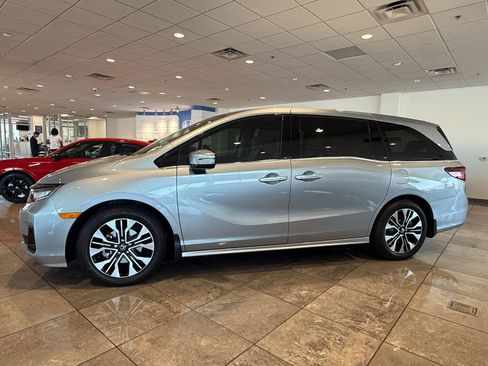 New 2026 Honda Odyssey Elite image 3