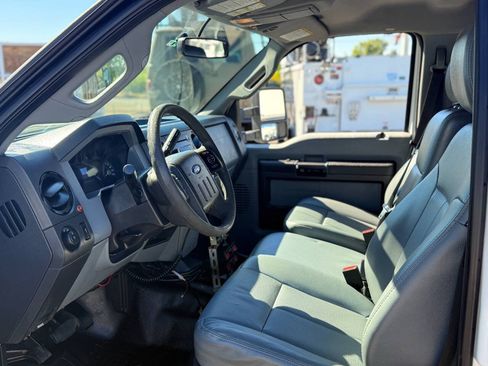 Used 2016 Ford F550 4x4 Crew Cab Super Duty w/ Power Equipment Group image 19