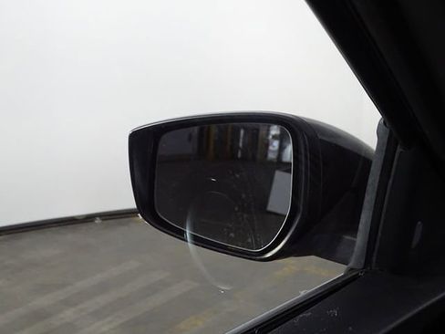 Used 2019 Nissan Kicks SR image 28