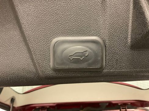 Used 2017 Chevrolet Traverse Premier image 37