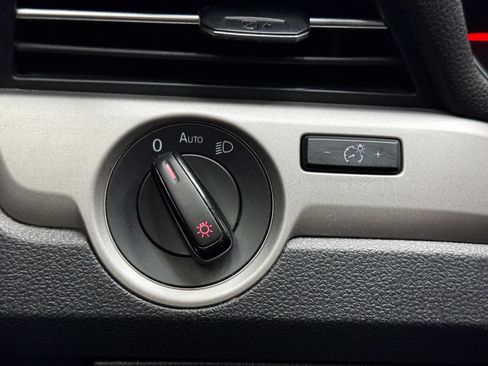 Used 2021 Volkswagen Passat 2.0T SE image 28