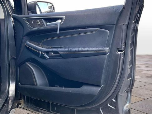 Used 2018 Ford Edge Titanium w/ Technology Package FWD image 24