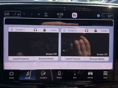 Used 2024 Chrysler Pacifica Pinnacle FWD image 18