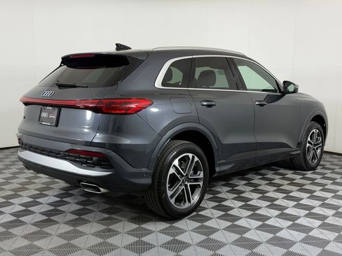 Used 2025 Audi Q5 Premium w/ Convenience Package image 9