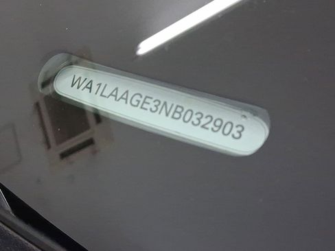 Used 2022 Audi e-tron Premium Plus image 18