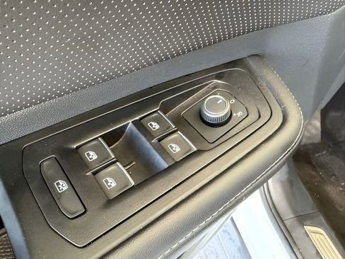 Used 2025 Volkswagen Atlas SE image 14