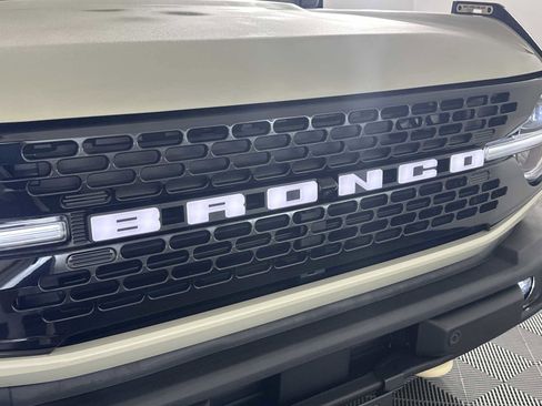 Used 2025 Ford Bronco Outer Banks image 13