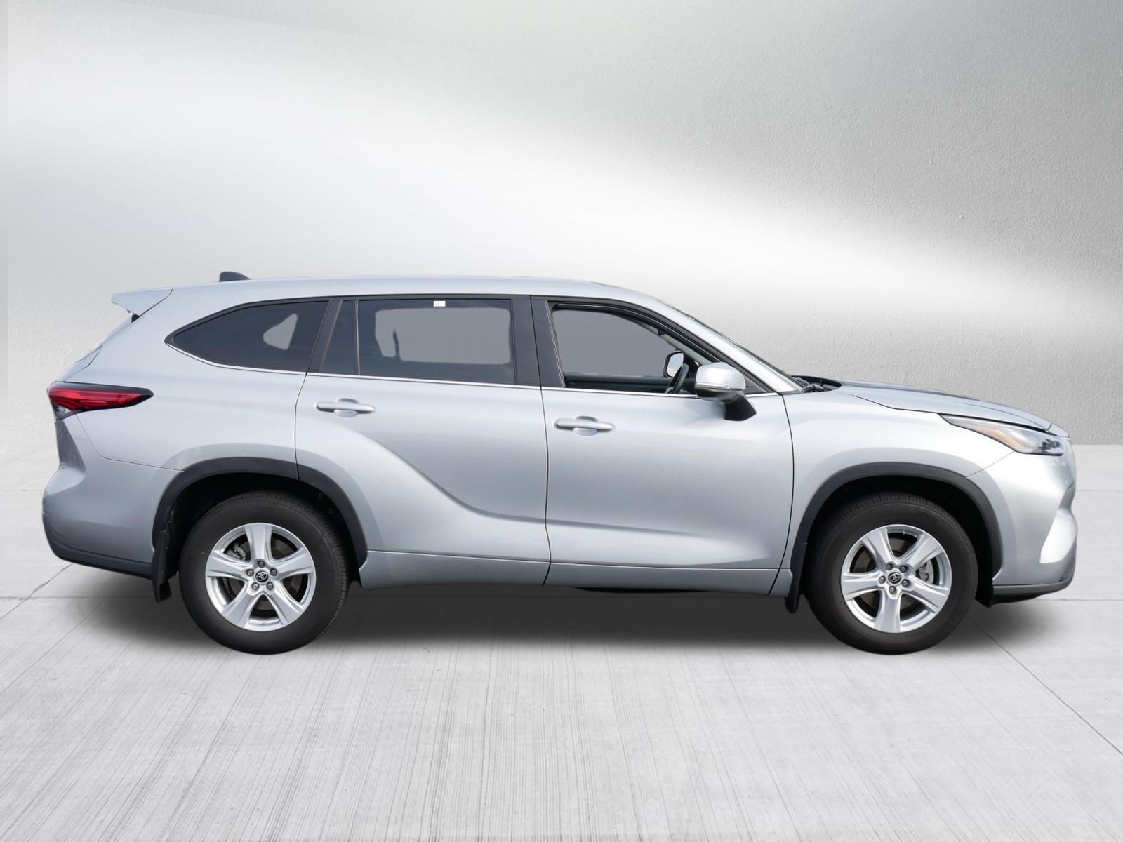Used 2023 Toyota Highlander L AWD/4WD image 8