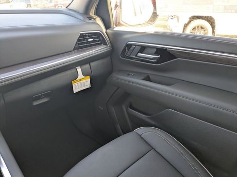 New 2026 Chevrolet Suburban Premier image 19