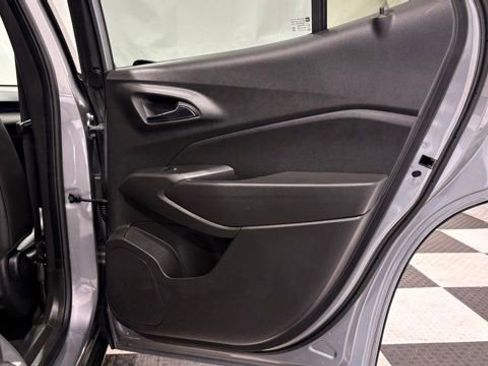 Used 2025 Chevrolet Trax LT w/ LT Convenience Package image 25