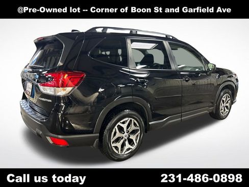 Used 2022 Subaru Forester Premium w/ Popular Package #1 AWD/4WD image 5