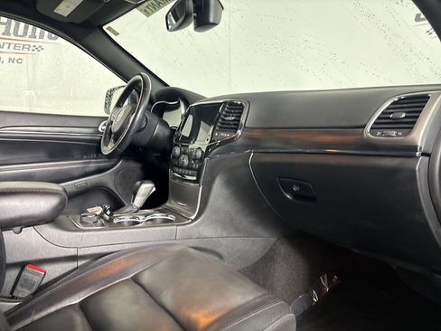 Used 2022 Jeep Grand Cherokee Limited image 32