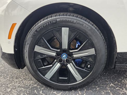 Used 2024 BMW iX xDrive50 w/ Sport Package AWD/4WD image 9