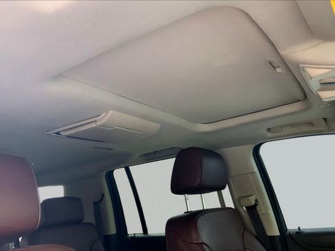 Used 2017 Chevrolet Suburban Premier RWD image 14