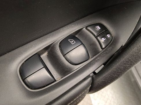 Used 2019 Nissan Rogue SV image 27