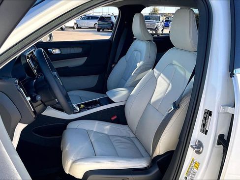 Used 2023 Volvo XC40 B5 Plus w/ Protection Package image 32