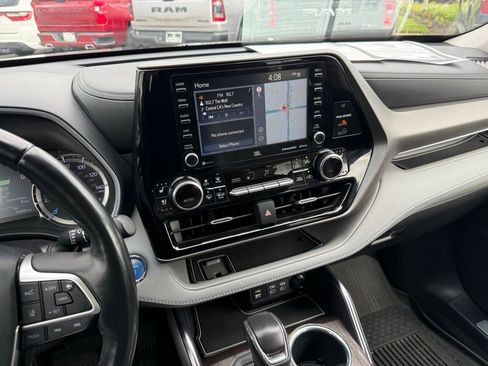 Used 2022 Toyota Highlander Limited AWD/4WD image 23