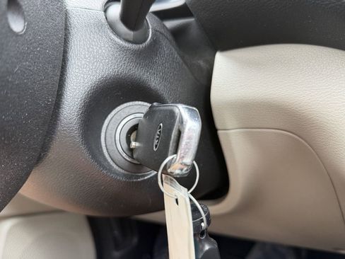 Used 2020 Kia Soul LX FWD image 27