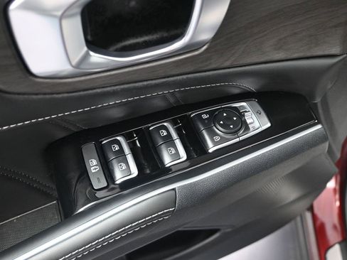 Certified 2025 Kia Sorento SX image 11