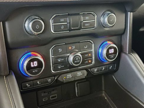 Used 2021 GMC Yukon AT4 w/ AT4 Premium Plus Package AWD/4WD image 18