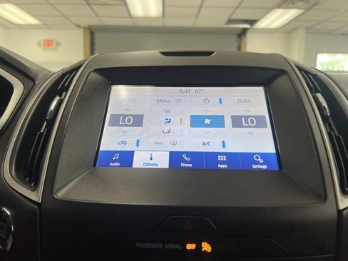 Used 2019 Ford Edge SEL AWD/4WD image 29