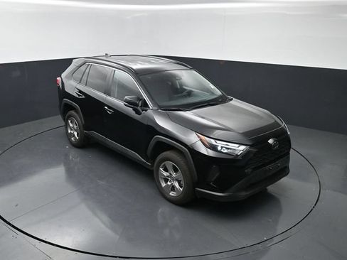 Used 2025 Toyota RAV4 XLE FWD image 19