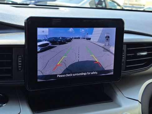 Used 2022 Ford Explorer XLT image 14