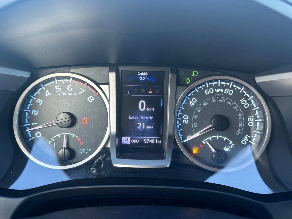 Used 2019 Toyota Tacoma SR5 AWD/4WD image 25