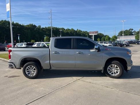 Used 2024 Chevrolet Silverado 1500 LT w/ Z71 Off-Road Package image 9