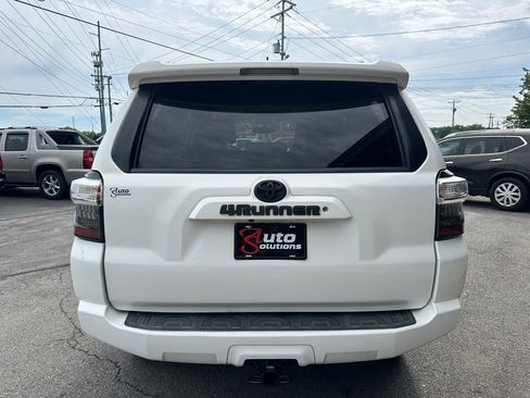 Used 2018 Toyota 4Runner SR5 Premium AWD/4WD image 4