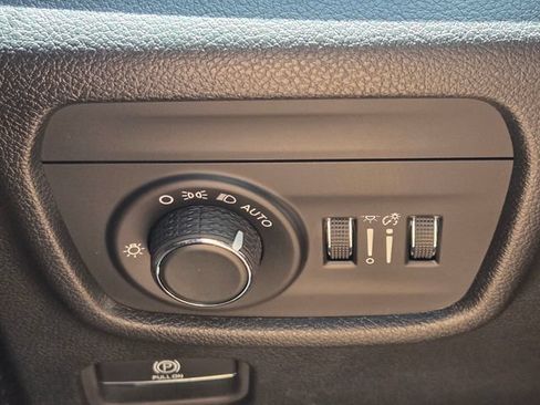 Used 2024 Jeep Grand Cherokee L Altitude RWD image 25