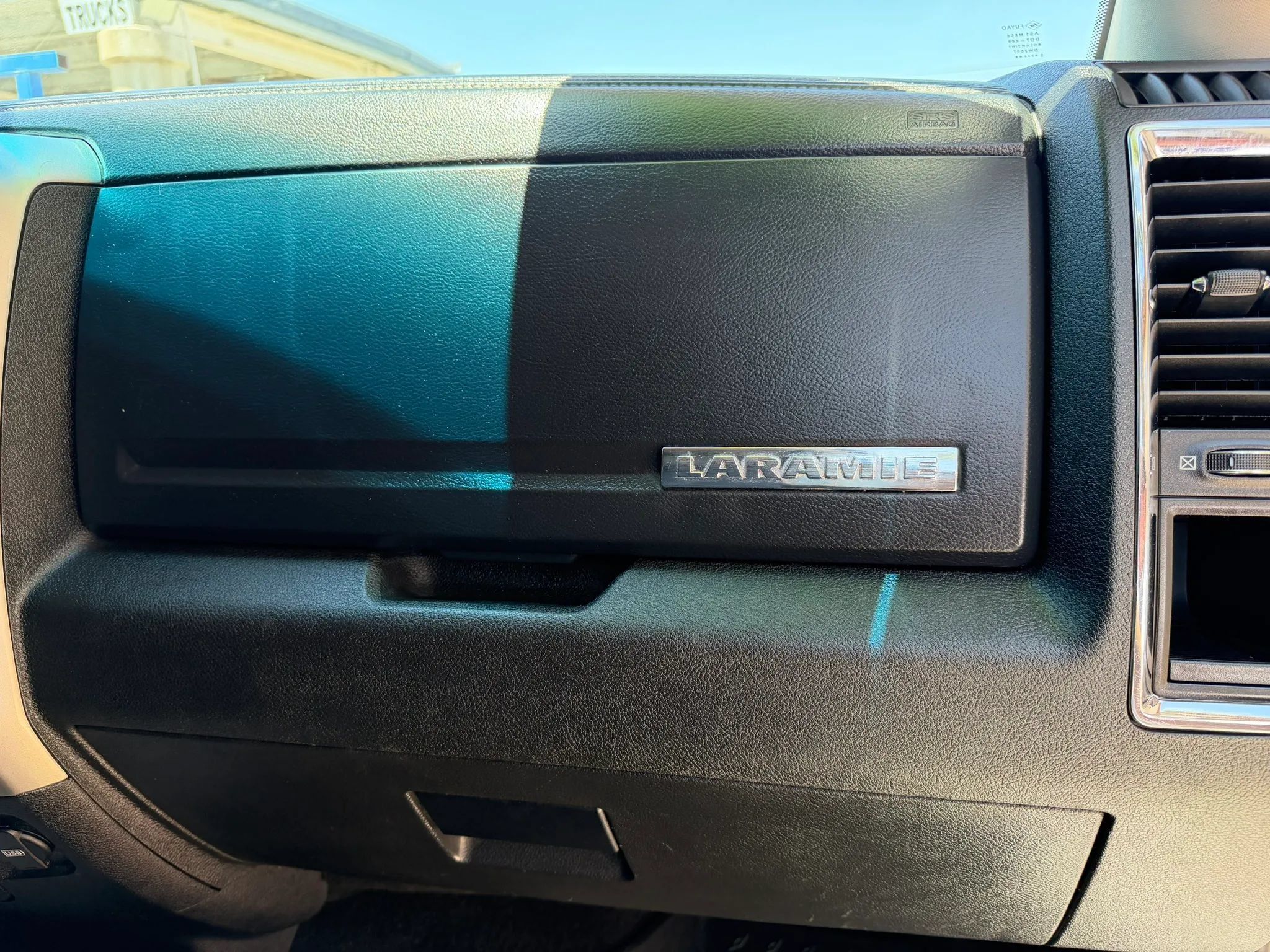 Used 2017 RAM 2500 Laramie AWD/4WD image 8