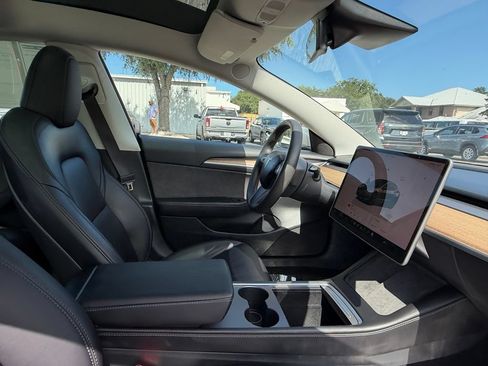 Used 2023 Tesla Model 3 Standard Range RWD image 30
