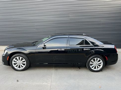 Used 2019 Chrysler 300 Limited w/ Safetytec Plus Group image 9