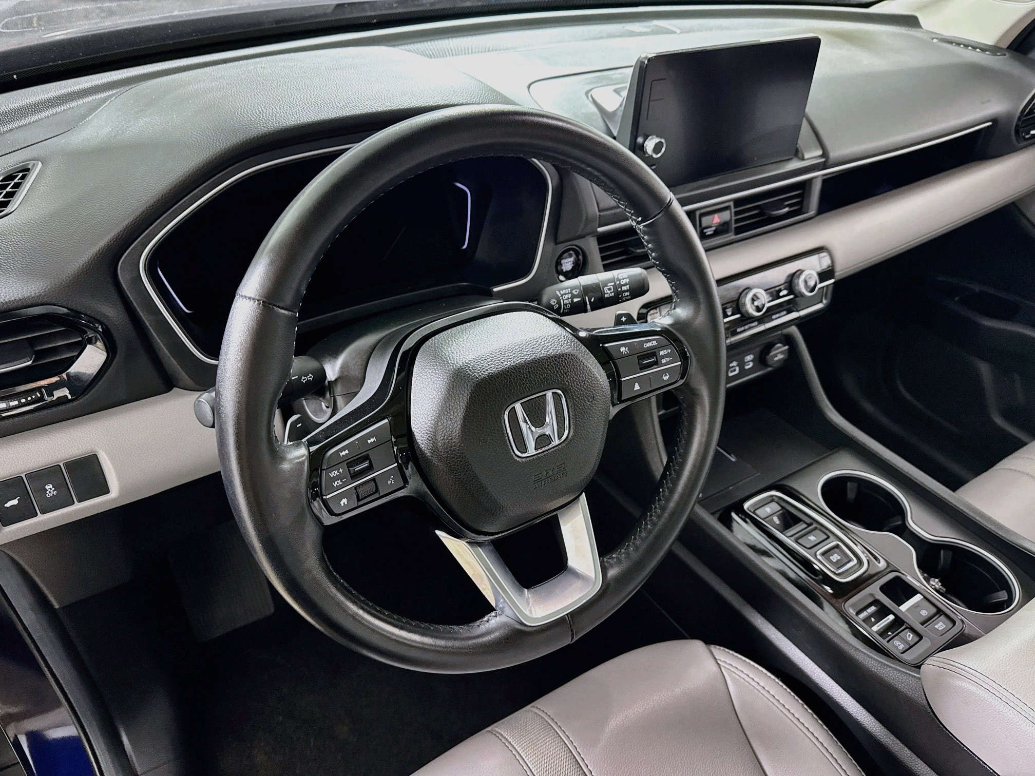 Used 2025 Honda Pilot Touring image 13