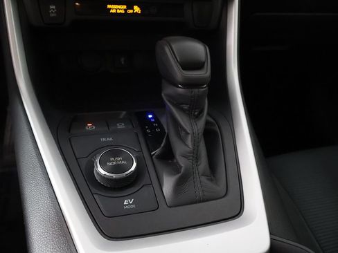 Used 2021 Toyota RAV4 LE AWD/4WD image 40