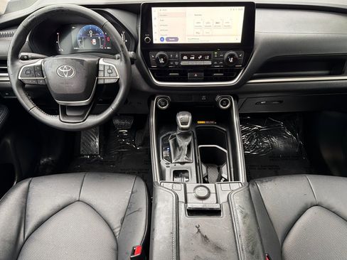 Certified 2025 Toyota Grand Highlander AWD image 13