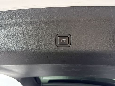 Used 2024 GMC Yukon SLT RWD image 29